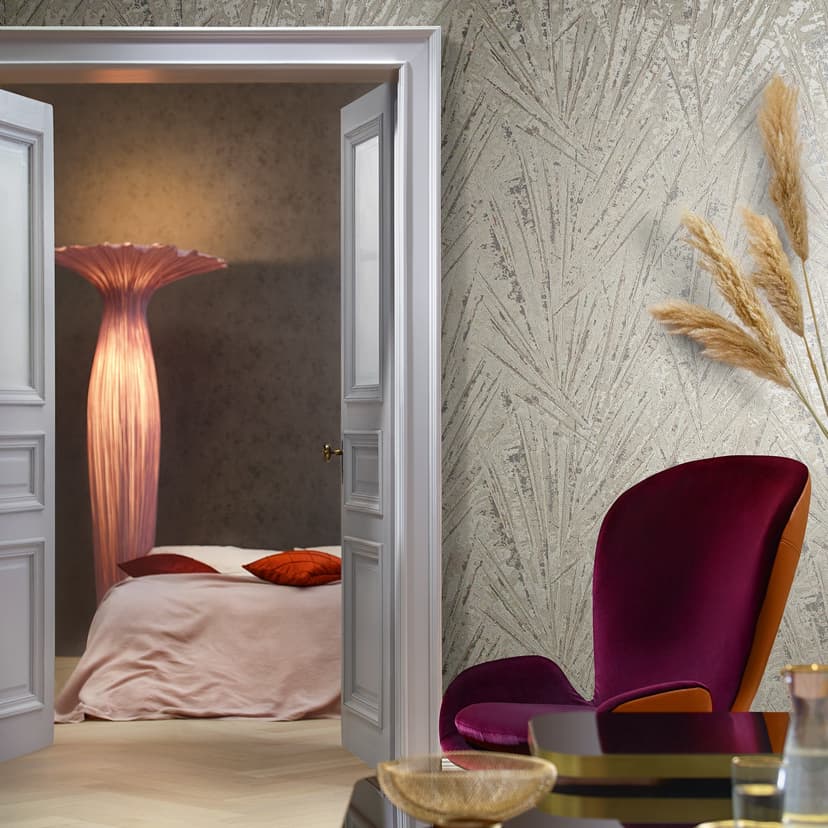 Papel pintado no tejido con brillo y aspecto abanico beige, textura perlada