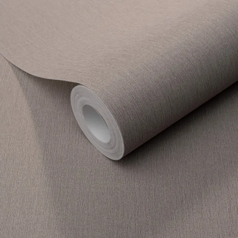 Papel pintado no tejido con textura longitudinal fina en color topo