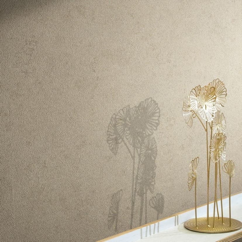 Papel pintado no tejido con textura beige de aspecto escayolado moderno