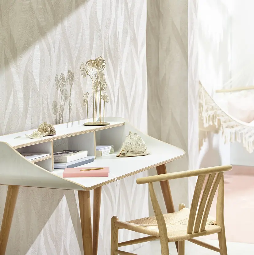 Papel pintado no tejido de aspecto ondulado artístico y ondulado beige