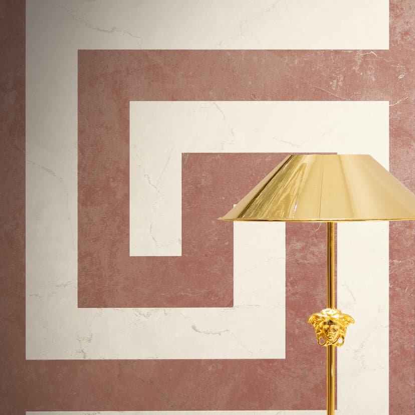 Papel pintado no tejido Versace meandro griego grafico rojo crema gris marmol look moderno
