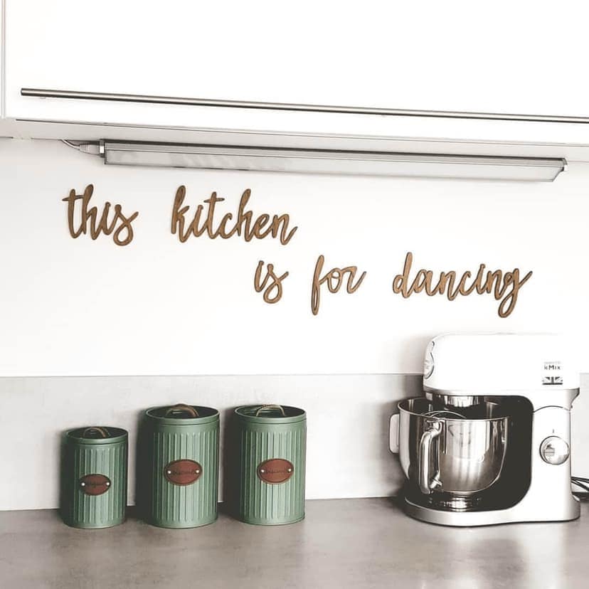 Letras de madera caoba Esta cocina es para bailar