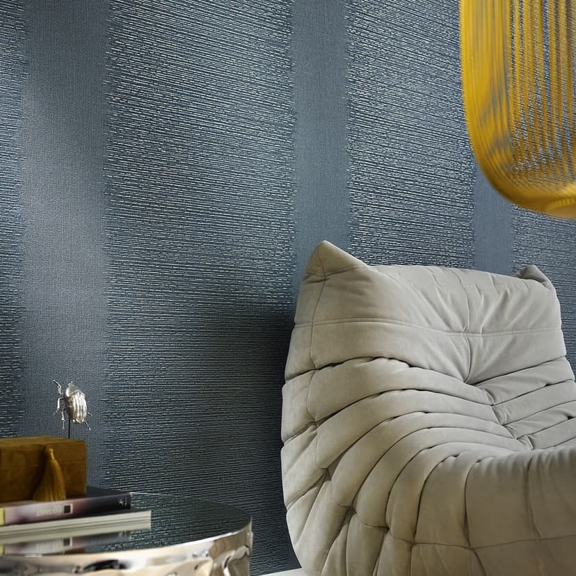 Papel pintado no tejido con rayas y líneas finas textura azul, gris