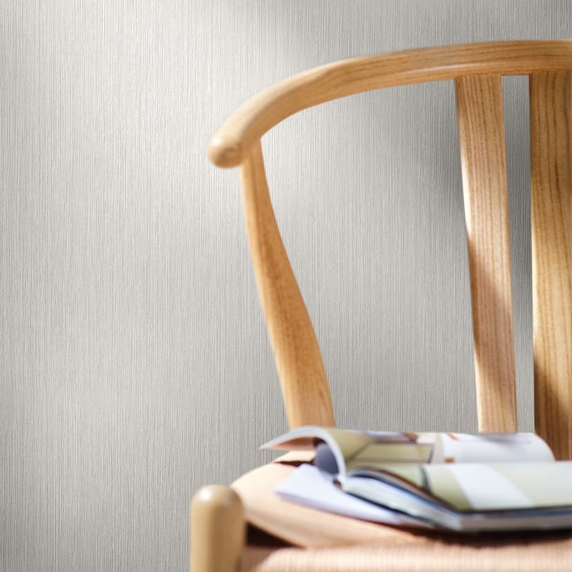 Papel pintado no tejido de líneas finas y textura ligera beige liso