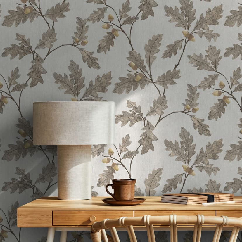 Papel pintado no tejido con motivo de hojas con castañas gris, marrón floral
