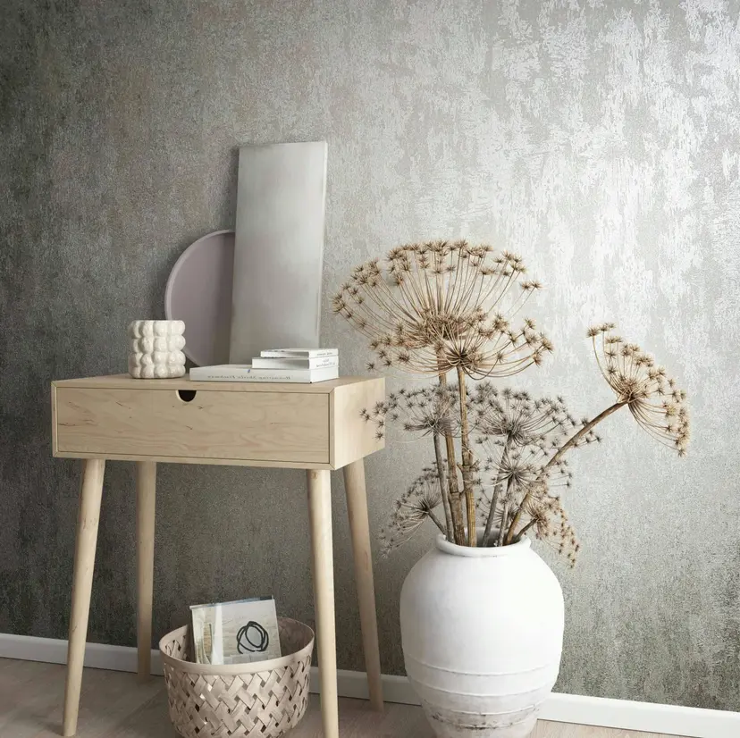 Papel pintado no tejido con un fuerte efecto brillante en una textura gris de aspecto de hormigón claro