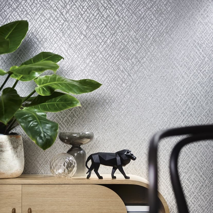 Papel pintado no tejido con motivo de celosía brillante gris, textura plateada