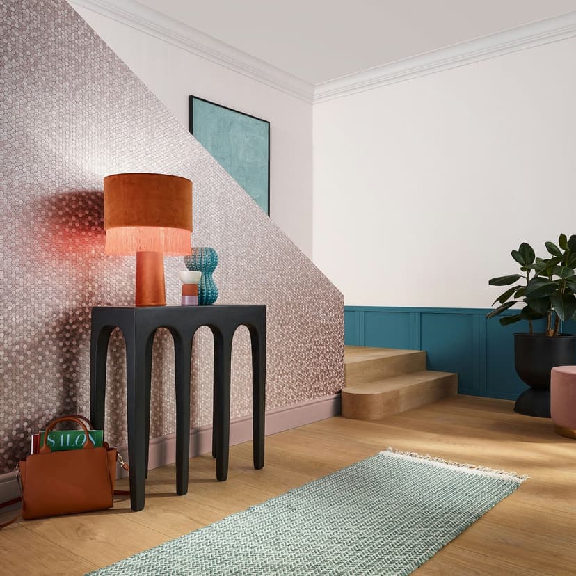 Papel pintado no tejido hexagonal, aspecto de azulejo metálico moderno, geométrico brillante en rosa-marrón