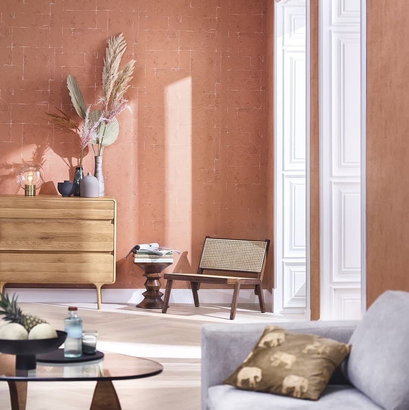 Papel pintado no tejido con un moderno aspecto de escayola naranja, textura roja