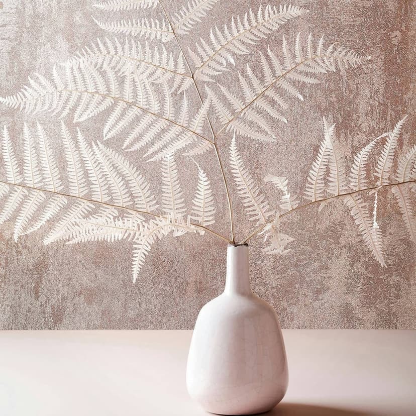 Papel pintado no tejido con un fuerte efecto brillante en una textura blanca con aspecto de hormigón claro