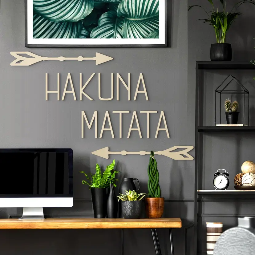 Letras de madera de álamo Hakuna Matata con flechas