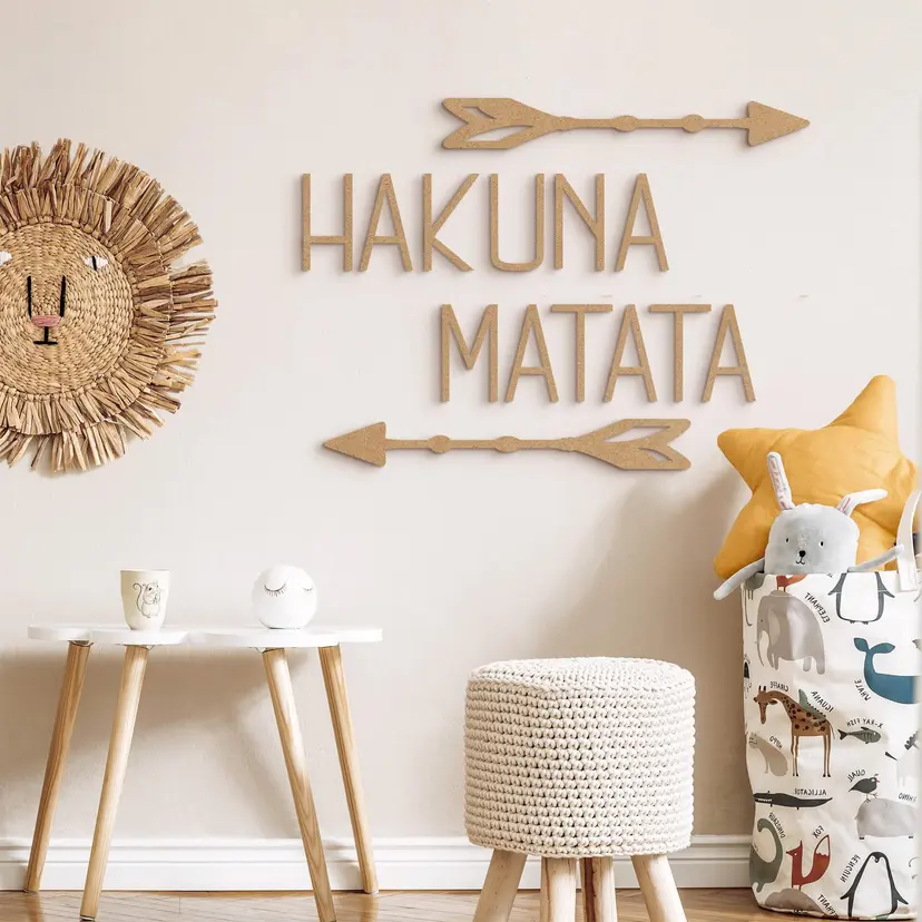 Decoración mural de madera letras Hakuna Matata con flechas - MDF naturaleza