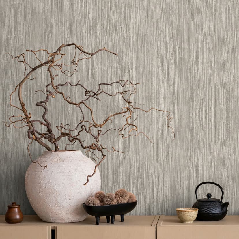 Papel pintado no tejido de aspecto textil con superficie texturada beige, marrón liso